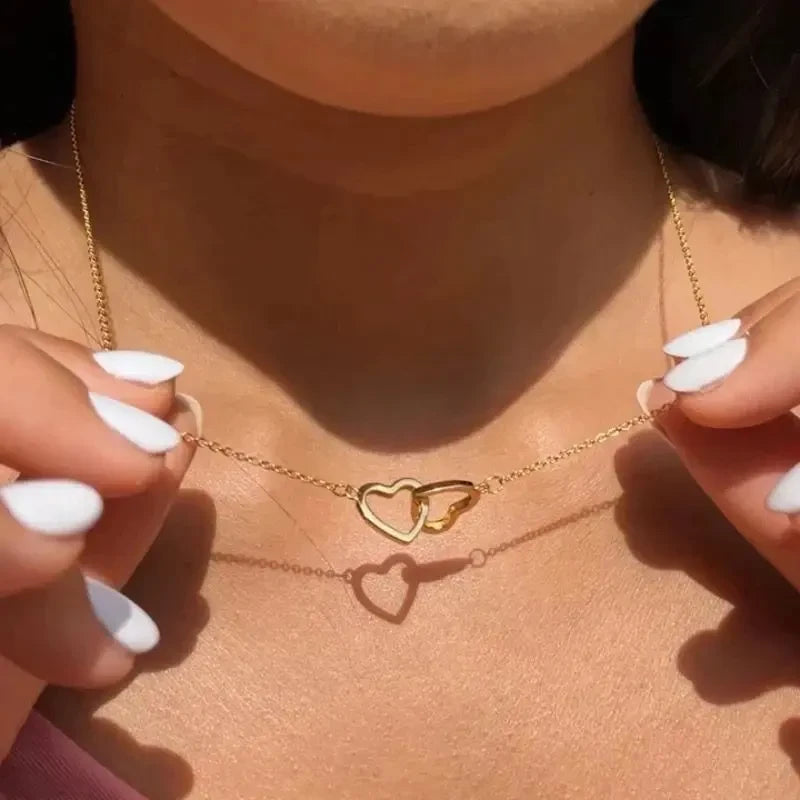 osa Eterna Girevole con Collana a Doppio Cuore – Scatola Regalo Romantica 🌹❤️